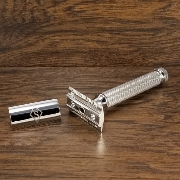 Deluxe Safety Razor Shaving Set - Picture 3 of 4